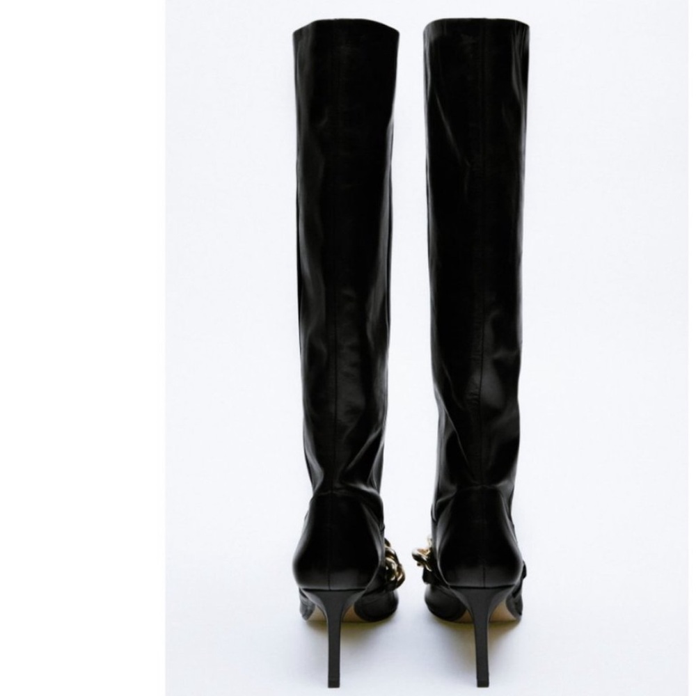 ZARA Elegant Black Knee-High Boots with Chain Detail - Picture 4 of 16